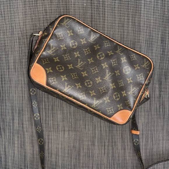Louis Vuitton Trocadero Bag ✨ make an offer! - Picture 3 of 7